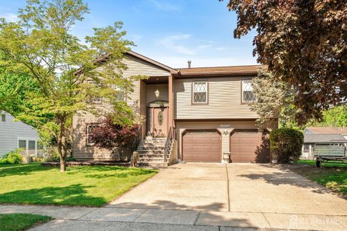 8 Heritage Way, Lawrence, NJ, 08648-3704 | Card Image