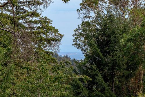 3330 Ravenwood Rd, Victoria, BC, V9C2X4 | Card Image