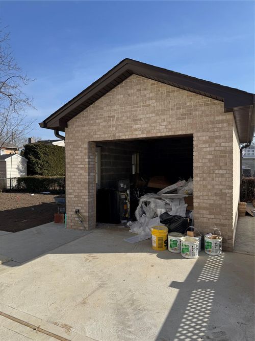 32 Talbot St, New Hyde Park, NY, 11040-1321 | Card Image