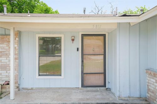 5811 Shadow Way, San Antonio, TX, 78218-4717 | Card Image