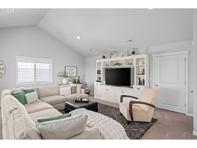 1010 Nw 1 St St, House other with 4 bedrooms, 3 bathrooms and 2 parking in Dundee OR | Image 33
