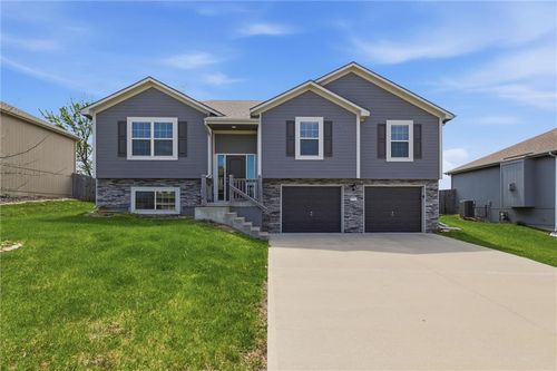 513 Bud Ln, Belton, MO, 64012-7859 | Card Image