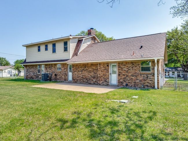 1500 S Stratton St, House other with 3 bedrooms, 3 bathrooms and null parking in Decatur TX | Image 24