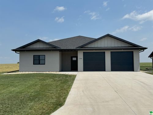 1558 11th Ave Ne, Sioux Center, IA, 51250-4311 | Card Image