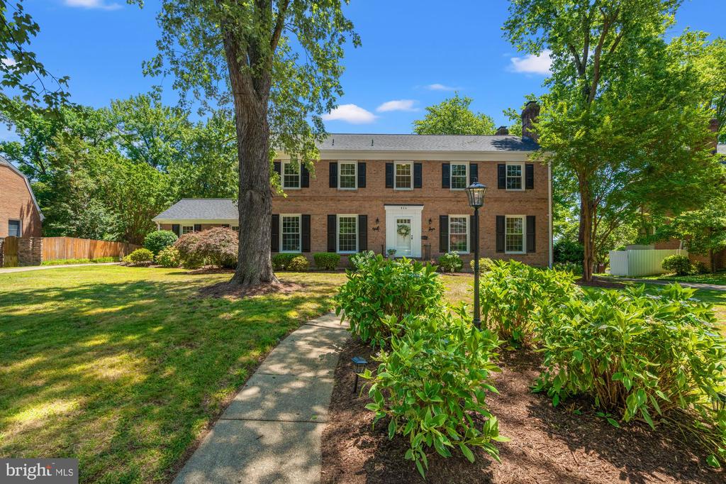 Emerald Dr, Alexandria, VA 22308