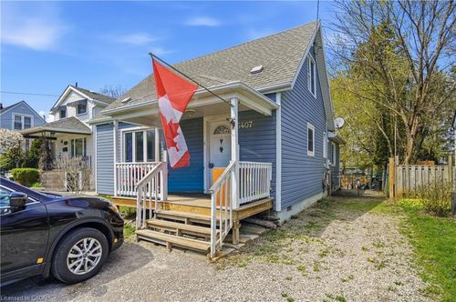 5407 Menzie St, Niagara Falls, ON, L2E2V7 | Card Image