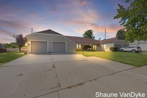 331 Rolling Greene Drive Nw, Walker, MI, 49534 | Card Image