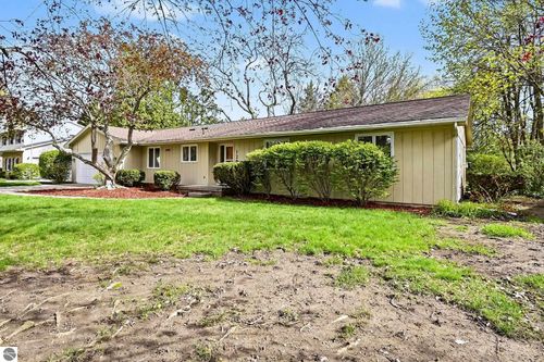 1203 Glenwood Drive, Mt Pleasant, MI, 48858 | Card Image