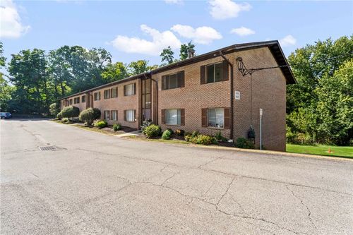 4073 Sanlin Dr, Moon/Crescent Twp, PA, 15108 | Card Image