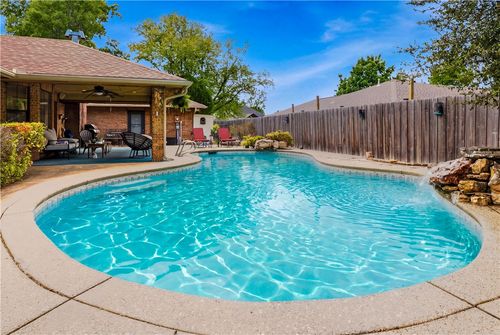 1613 Colonial Cir, Sallisaw, OK, 74955-5239 | Card Image