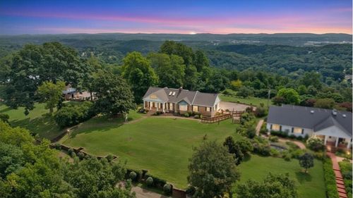 500 N Crest Rd, Chattanooga, TN, 37404-1008 | Card Image