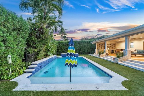 390 Ne 103rd St, Miami Shores, FL, 33138-2433 | Card Image