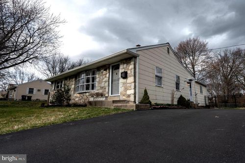2597 Carrell Ln, Willow Grove, PA, 19090-1102 | Card Image