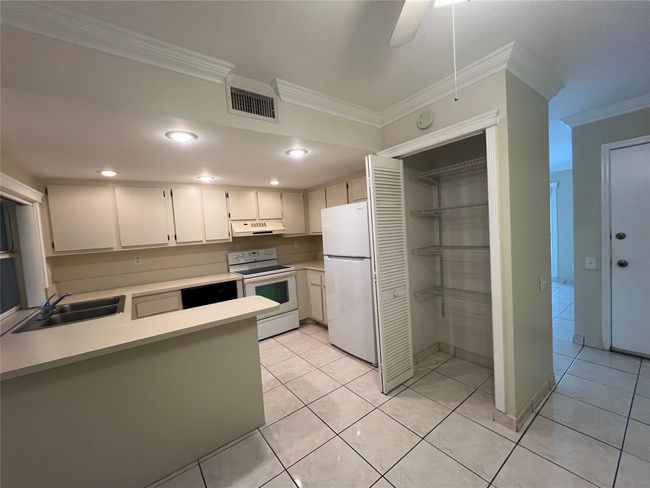 B20 - 5312 Ne 6 Th Ave, Condo with 1 bedrooms, 1 bathrooms and null parking in Fort Lauderdale FL | Image 4