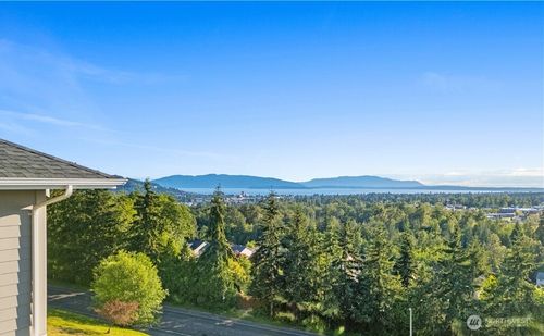 3239 Stonecrop Ln, Bellingham, WA, 98226-4108 | Card Image
