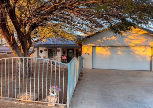 424 Olive Ave, Ridgecrest, CA, 93555-6008 | Card Image