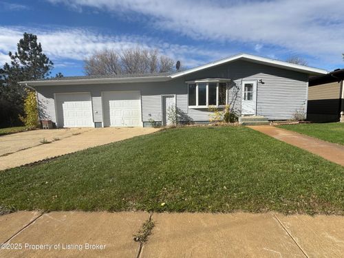 816 4th Ave E, New England, ND, 58647-7505 | Card Image