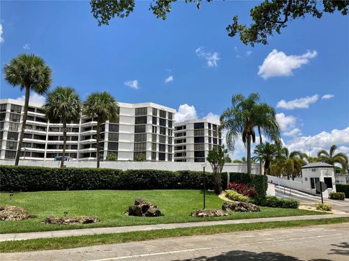 a-13951 Kendale Lakes Cir, Miami, FL, 33183 | Card Image