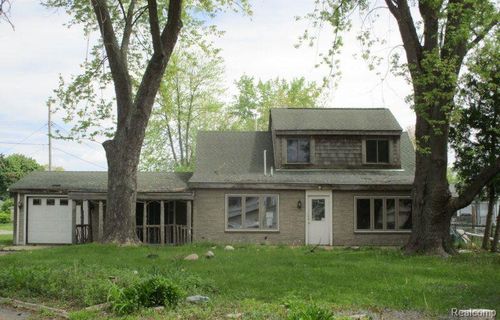 124 Roselawn St, Algonac, MI, 48001-1132 | Card Image