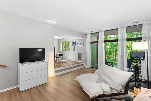 100-1668 Parkcrest Cir, RESTON, VA, 20190-4956 | Card Image