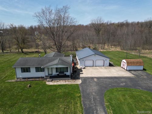 6577 N Lapeer Rd, Fostoria, MI, 48435-9624 | Card Image