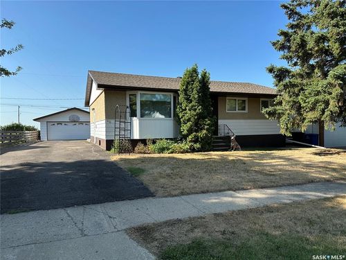 96 9th Ave Se, Weyburn, SK, S4H1Z7 | Card Image