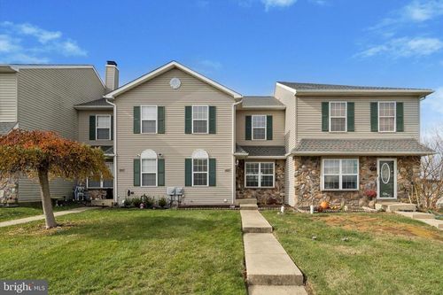 1225 Pin Oak Dr, PERKIOMENVILLE, PA, 18074-9455 | Card Image