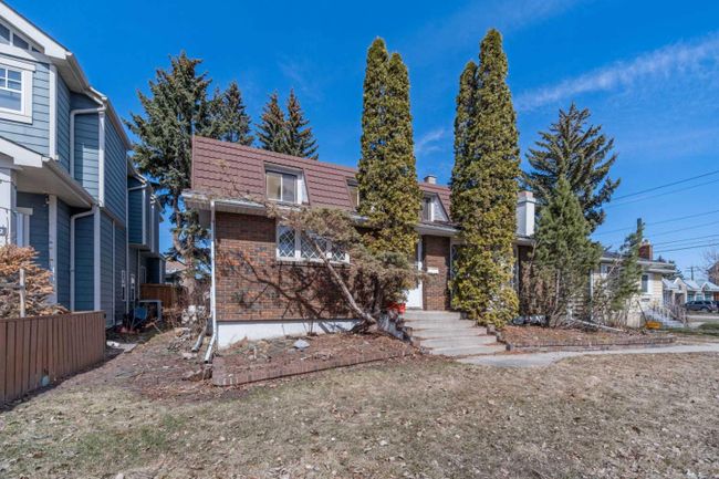 2008 20 Avenue Nw, Home with 5 bedrooms, 3 bathrooms and 3 parking in Calgary AB | Image 3