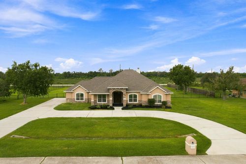 8999 Water Point Dr, Beach City, TX, 77523-9817 | Card Image