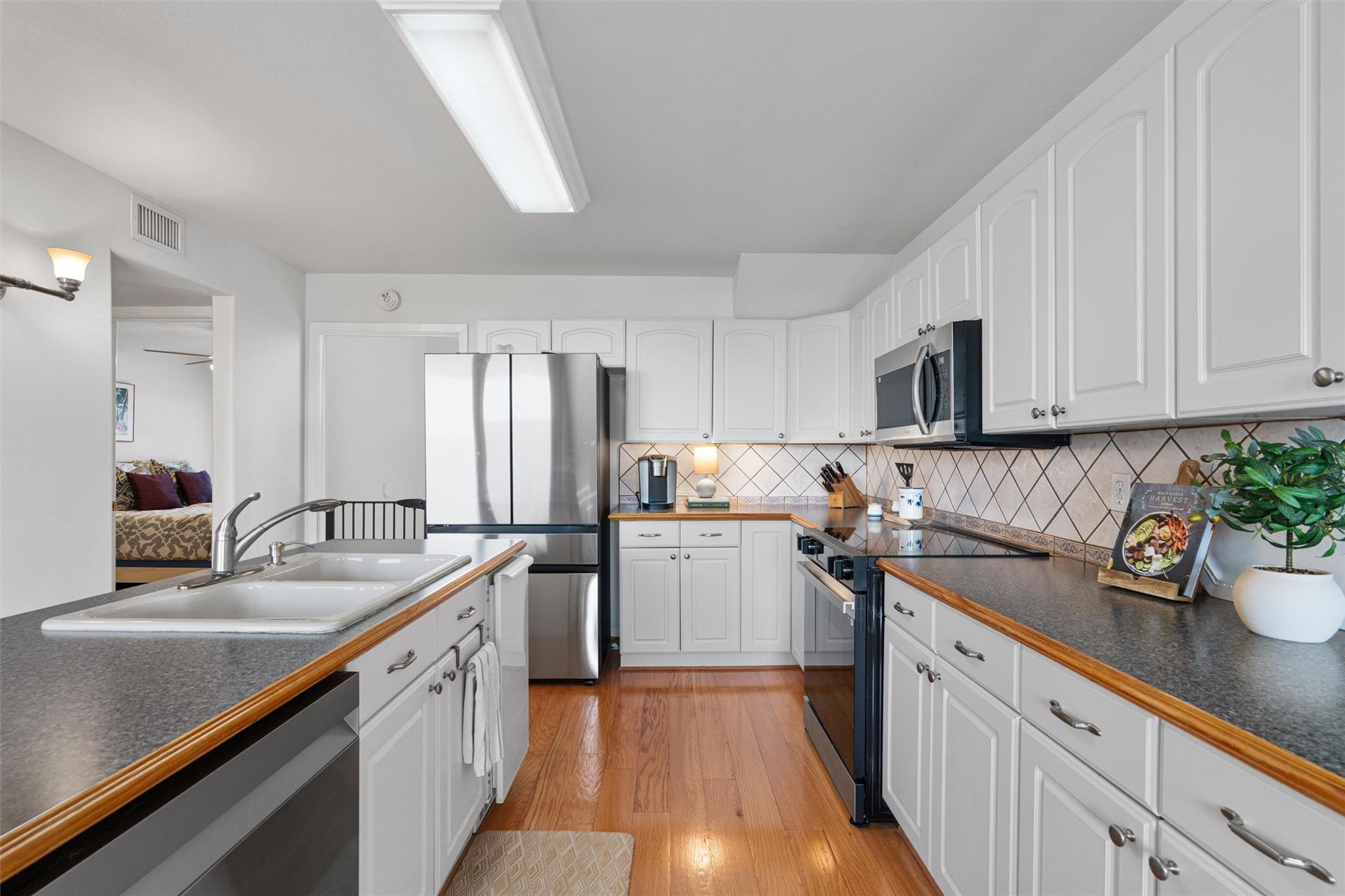 Residential in Point Venture 5