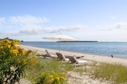 12120 New Suffolk Ave, Cutchogue, NY, 11935-1705 | Card Image