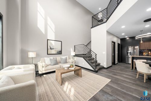 8617 W Shoreline Pl, Sioux Falls, SD, 57107-8515 | Card Image