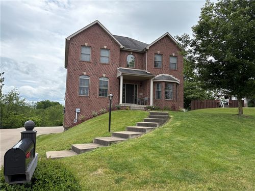 137 Robinson Dr, Pleasant Hills, PA, 15236-4598 | Card Image