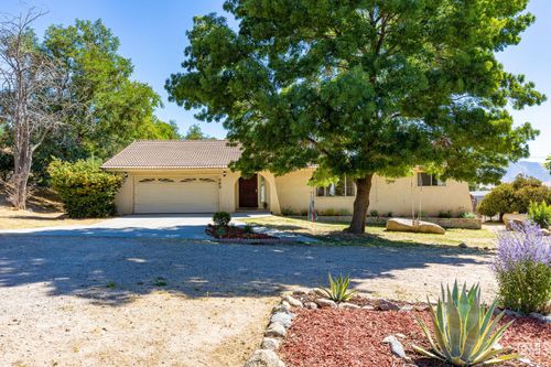21613 Mountain Dr, Tehachapi, CA, 93561-8861 | Card Image