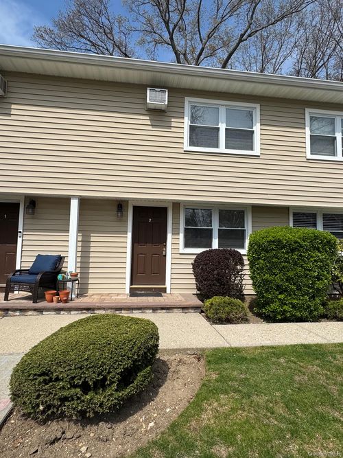 5-1 Gilbert Ave, Smithtown, NY, 11787-5311 | Card Image