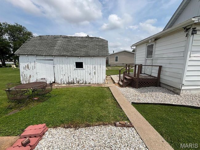 View of grassy yard | Image 8