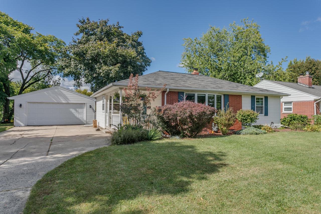 Robin St, DE Pere, WI 54115