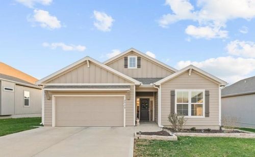 25179 142nd St, Olathe, KS, 66061-7585 | Card Image