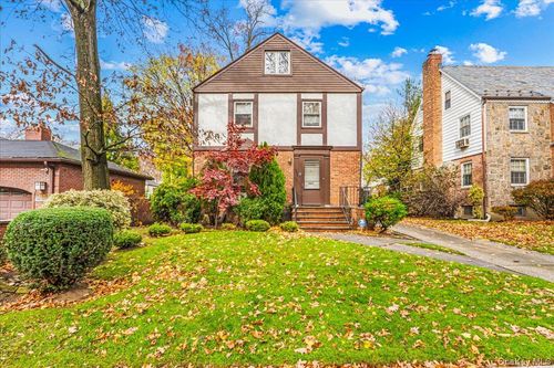 186 Grand Central Pkwy, Jamaica, NY, 11432-5825 | Card Image