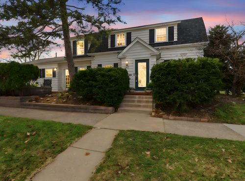 571 Griggs St S, Saint Paul, MN, 55116-1612 | Card Image