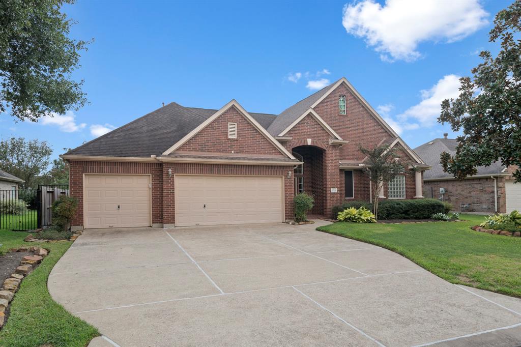 Cedar Hollow Dr, Pearland, TX 77584