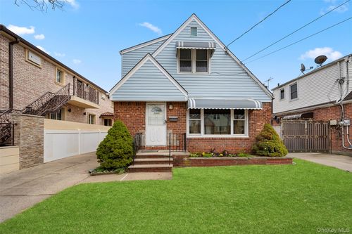 8807 Sabre St, Queens Village, NY, 11427-2725 | Card Image