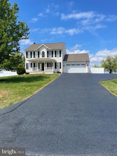 281 Berkshire Dr, FALLING WATERS, WV, 25419-4957 | Card Image