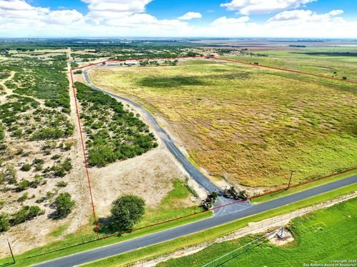 722 County Road 424, Hondo, TX, 78861-2224 | Card Image