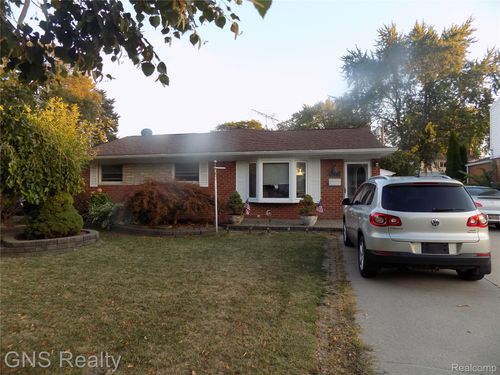 8268 Doncaster Dr, Sterling Heights, MI, 48312-1100 | Card Image