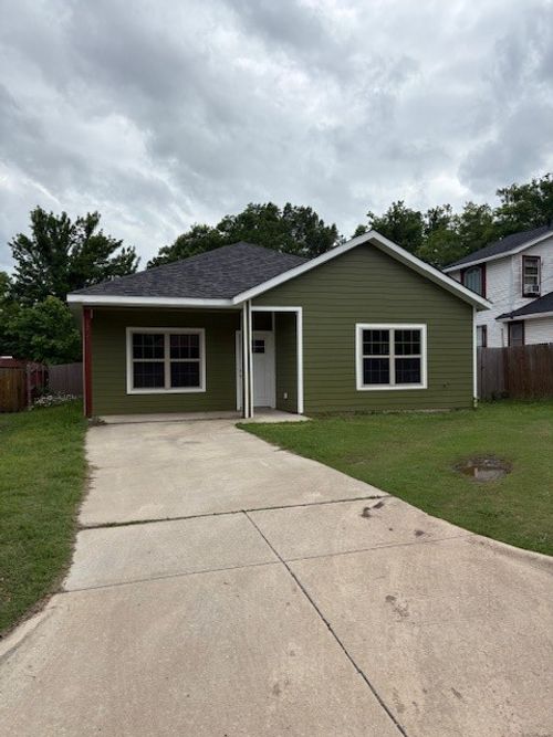 1217 W 11th Ave, Corsicana, TX, 75110-7055 | Card Image