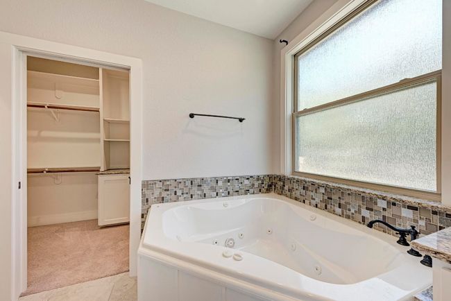 Jetted Tub | Image 24