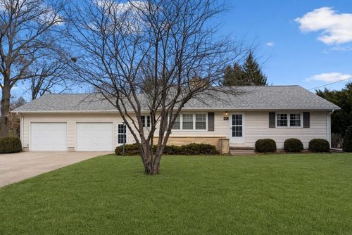 323 Barrick Rd, Janesville, IA, 50647-7717 | Card Image