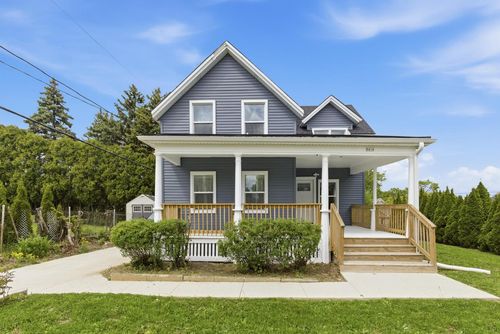 8416 W Bluemound Road, Wauwatosa, WI, 53226 | Card Image