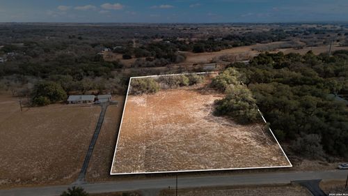 246 Shamrock Dr, Floresville, TX, 78114-6733 | Card Image